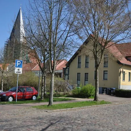 Zentrumsnahe Ferienwohnung Im Gruenen Röbel Eksteriør billede