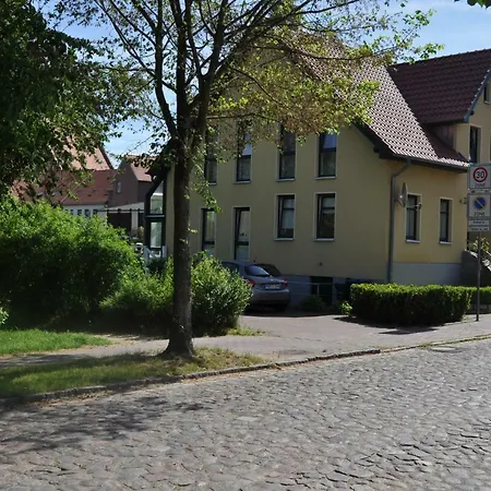 Zentrumsnahe Ferienwohnung Im Gruenen Röbel Eksteriør billede